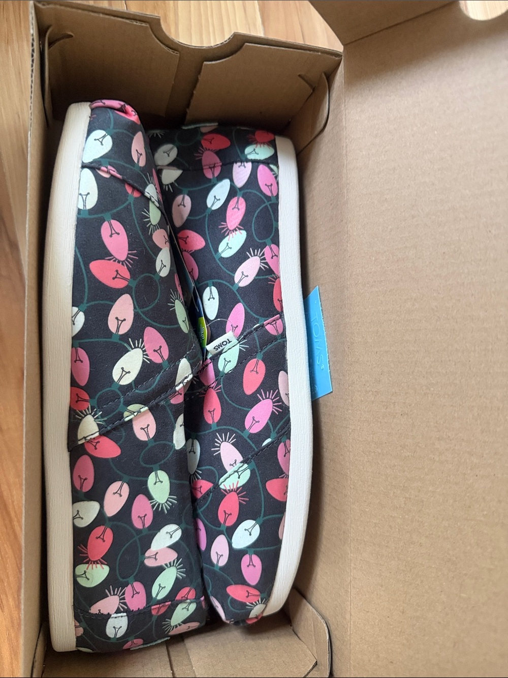 NWT TOMS Womens Christmas Lights Shoes Glow in the Dark with Black Faux Fur